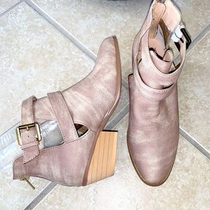 Worn 1X ❤️ VOLATILE kids zip back ankle boots girls size 3